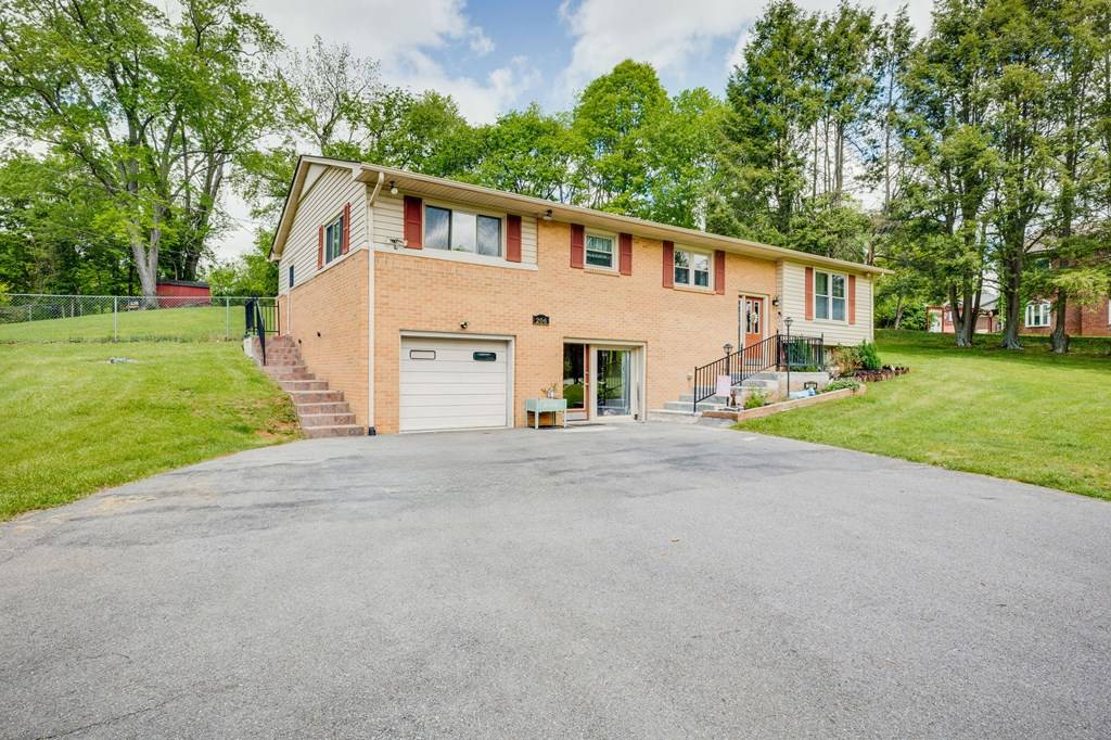 Lebanon, VA 24266,206 Old Fincastle Road