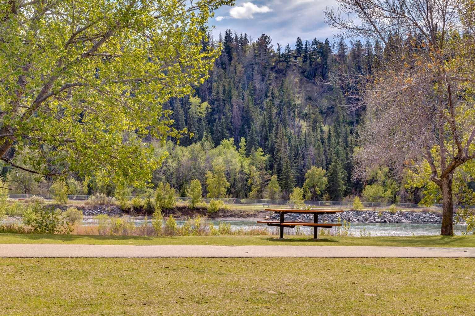 Calgary, AB T2N3T4,3402 Parkdale BLVD Northwest #8