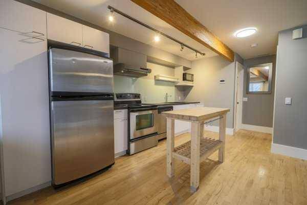 Calgary, AB T2T2E1,2044 35 AVE Southwest #1