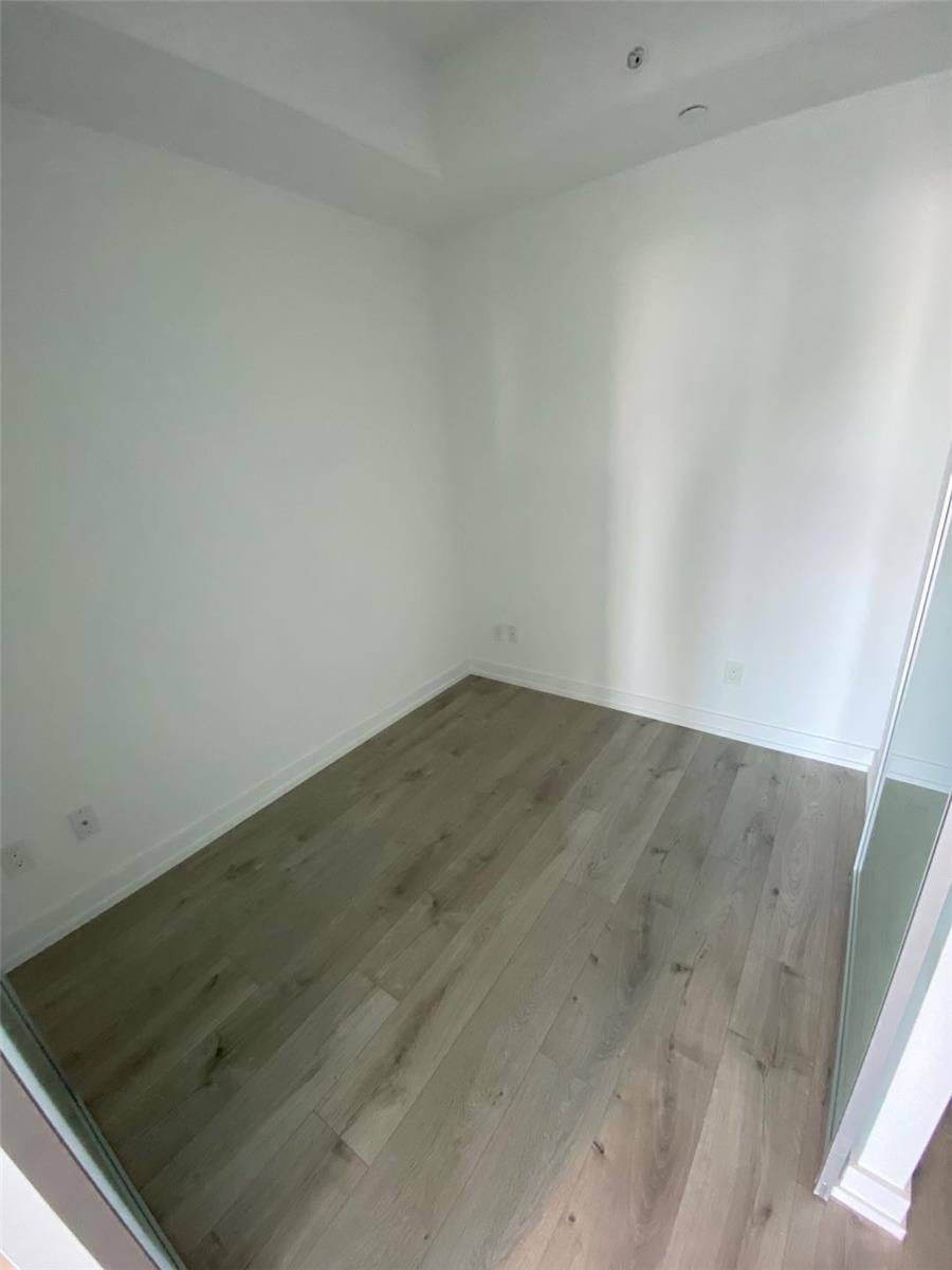 Toronto C10, ON M4P 0C8,161 Roehampton AVE #3211