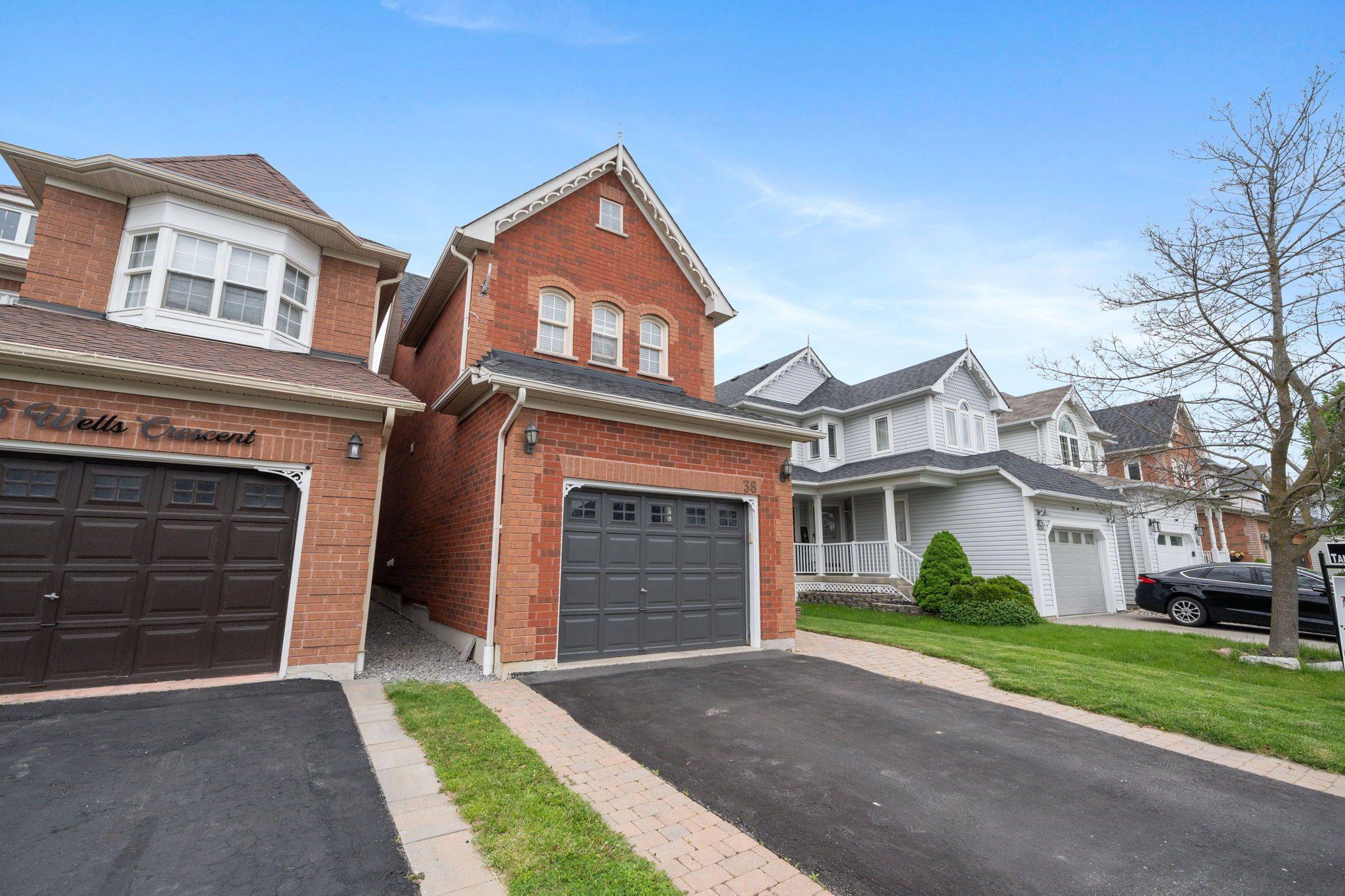 Whitby, ON L1M 1C9,38 Wells CRES