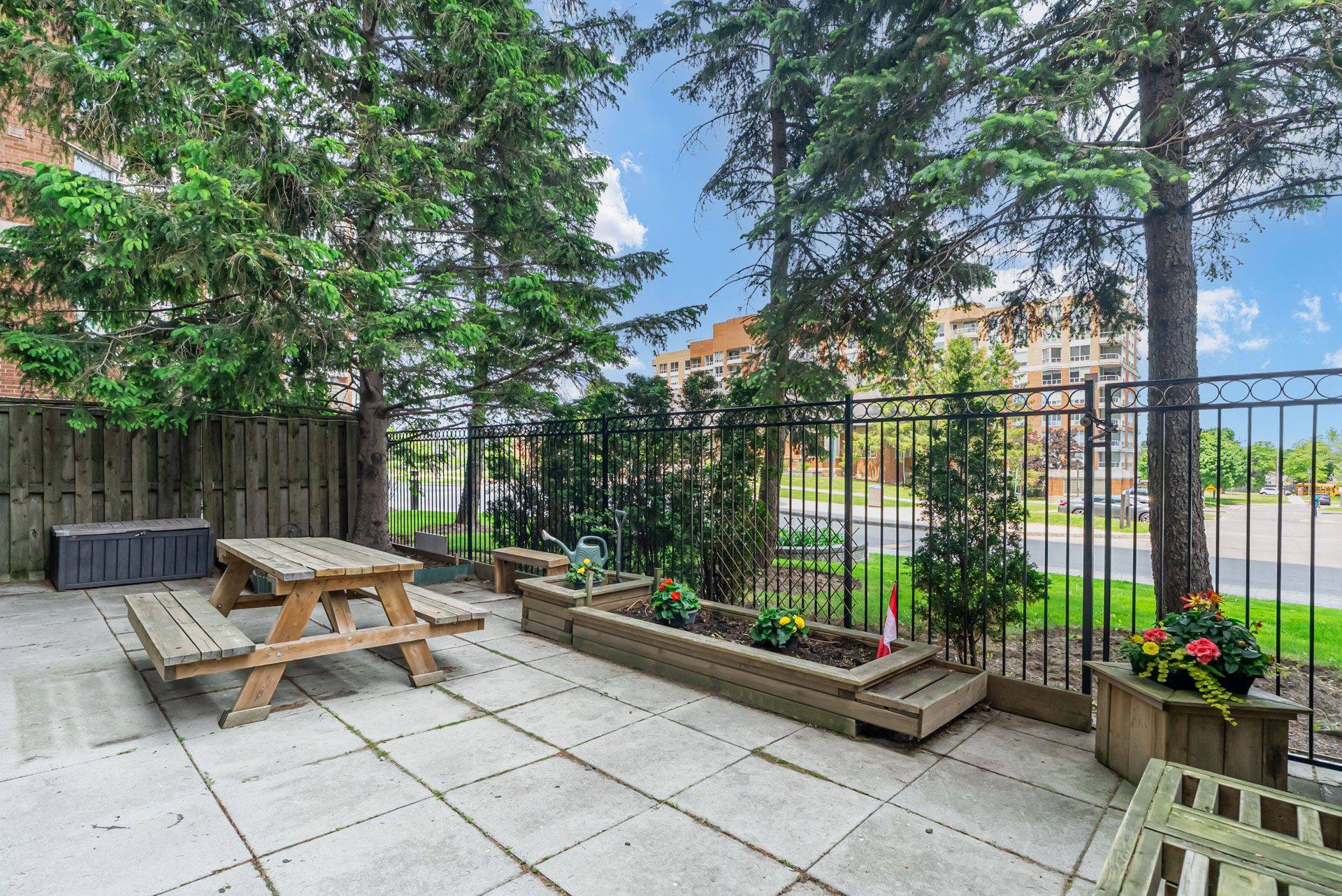 400 McLevin AVE #102,  Toronto E11,  ON M1B 5J4