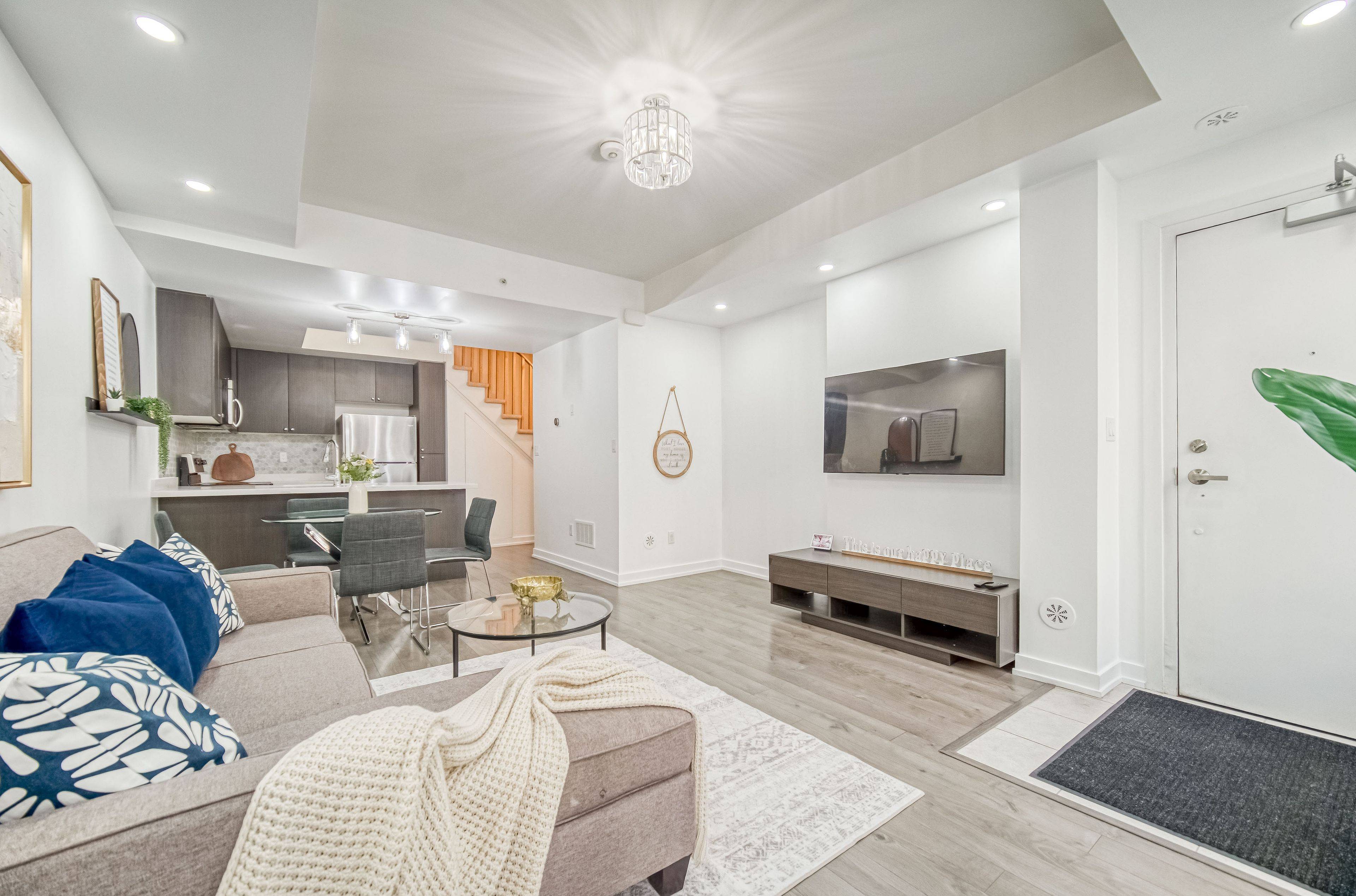 Pickering, ON L1V 0E9,1555 Kingston RD #504