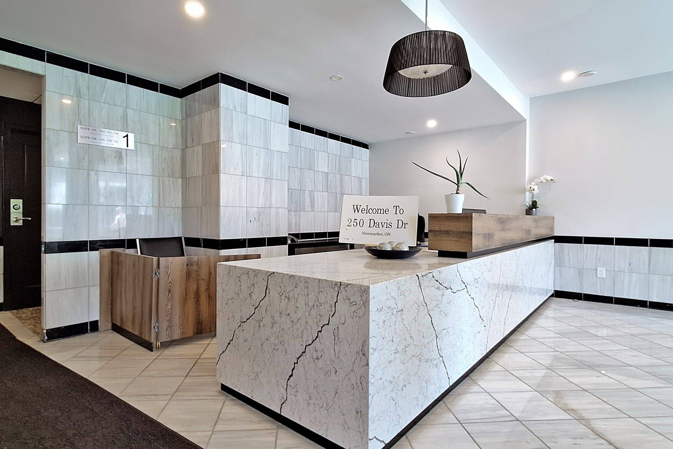 Newmarket, ON L3Y 7T7,250 Davis DR #1003