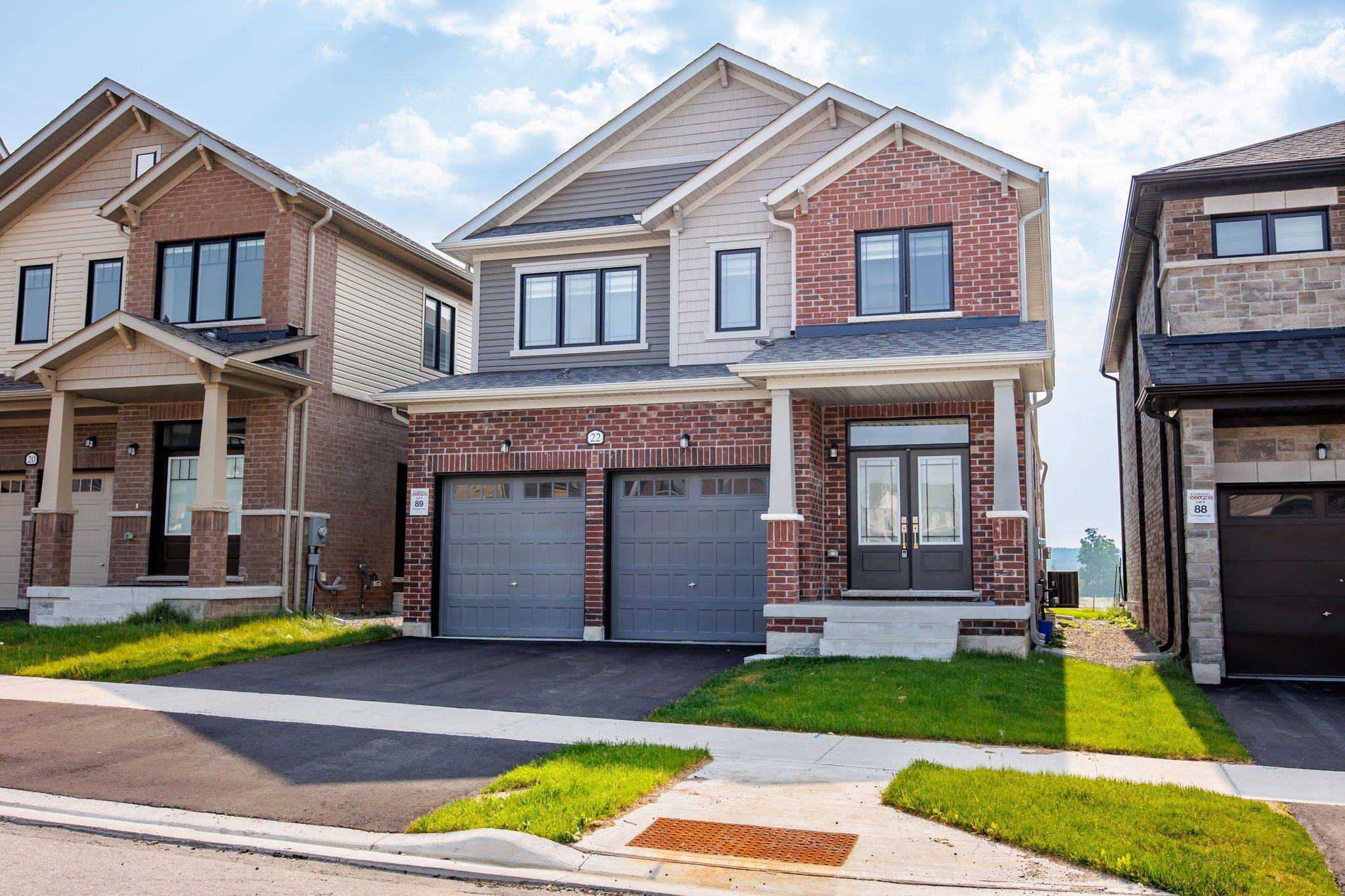 22 Kingsbury TRL, Barrie, ON L9J 0W9