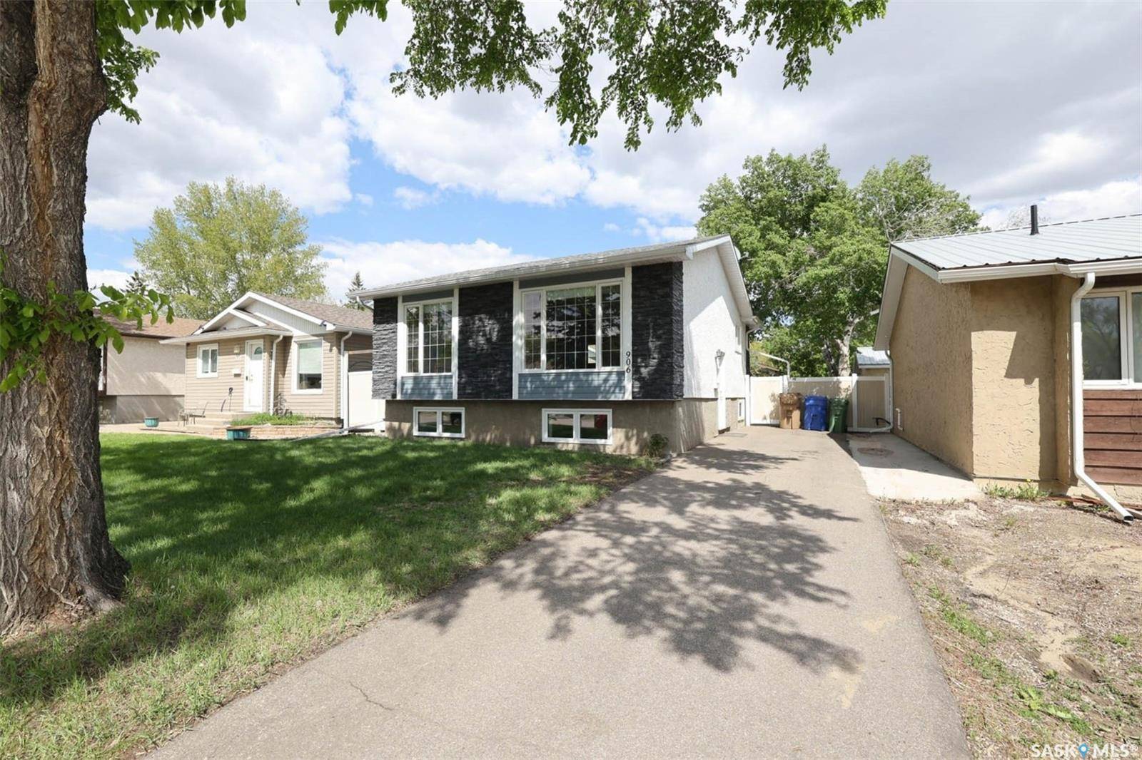Regina, SK S4N 5V1,906 Downey CRESCENT