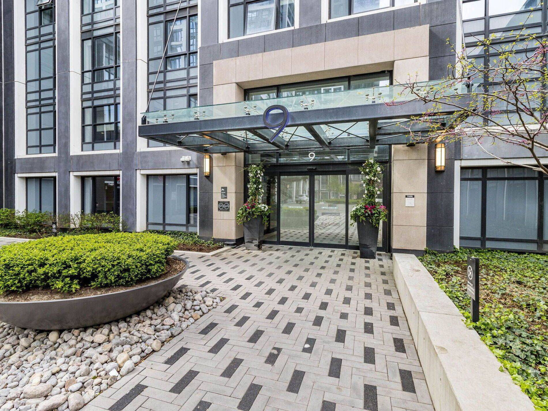 Toronto W08, ON M9A 0E1,9 Mabelle AVE #PH25