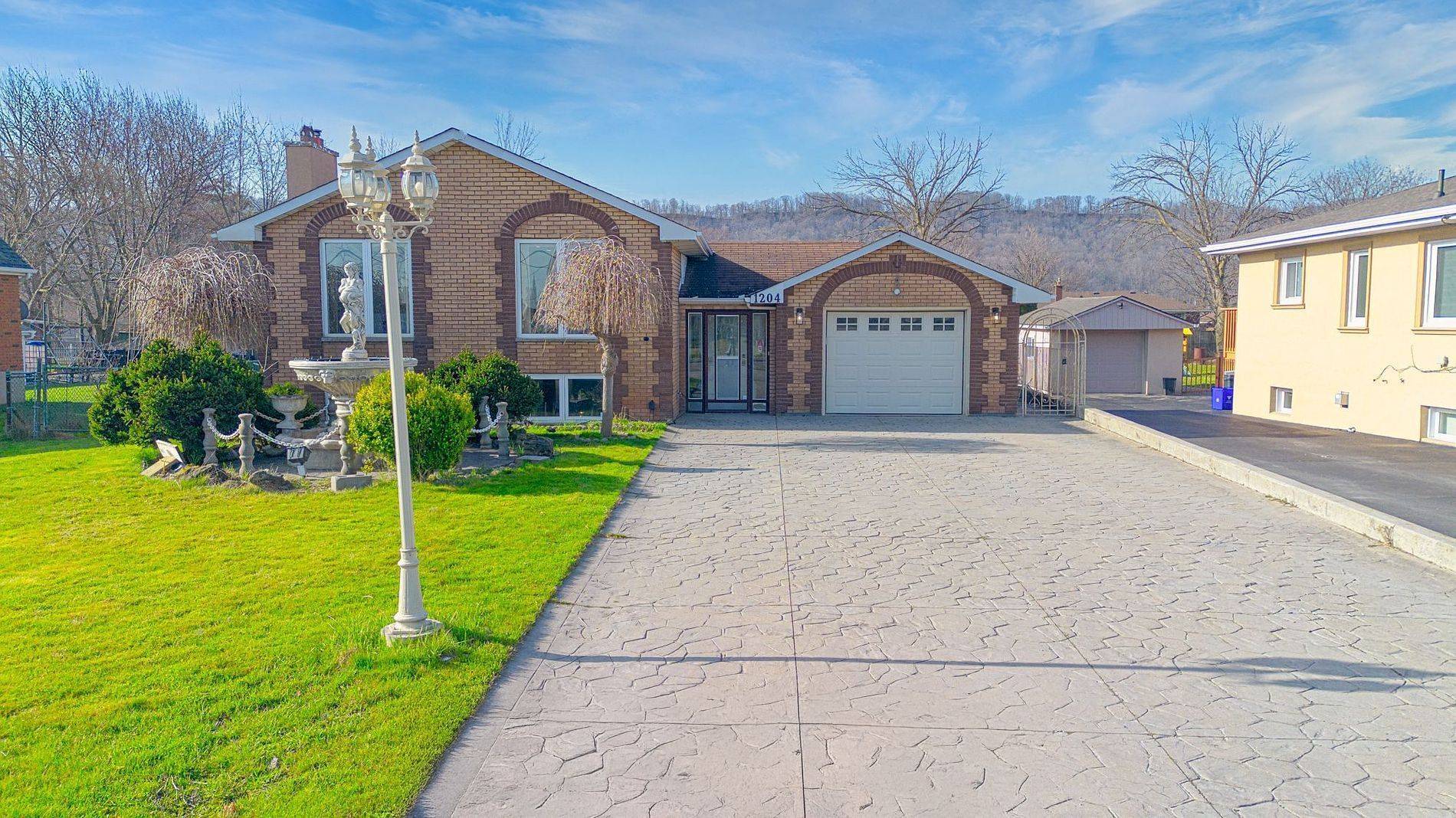 Hamilton, ON L8E 5K2,1204 Highway 8 N/A #Main