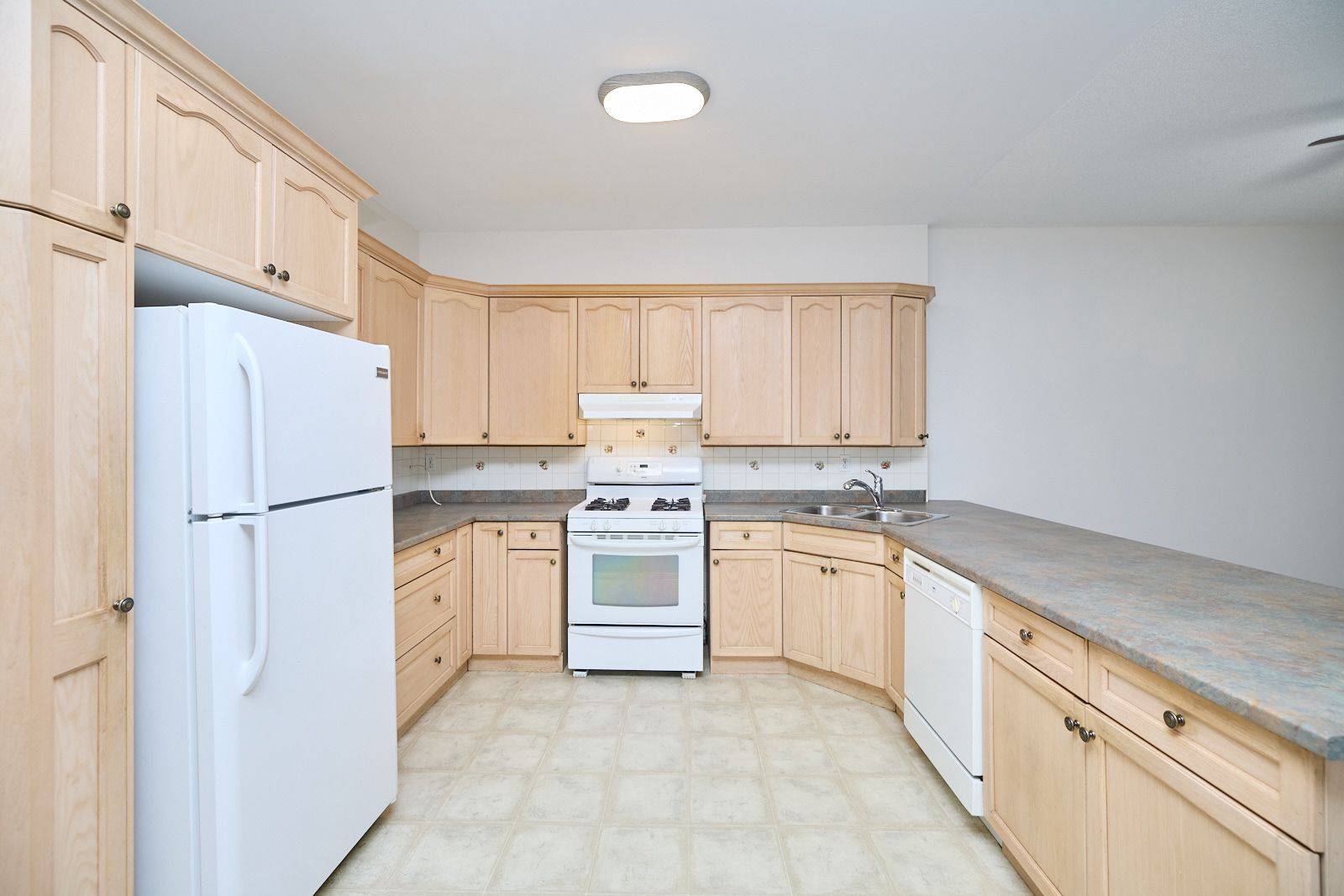 Niagara Falls, ON L2E 7M6,5200 Dorchester RD #15