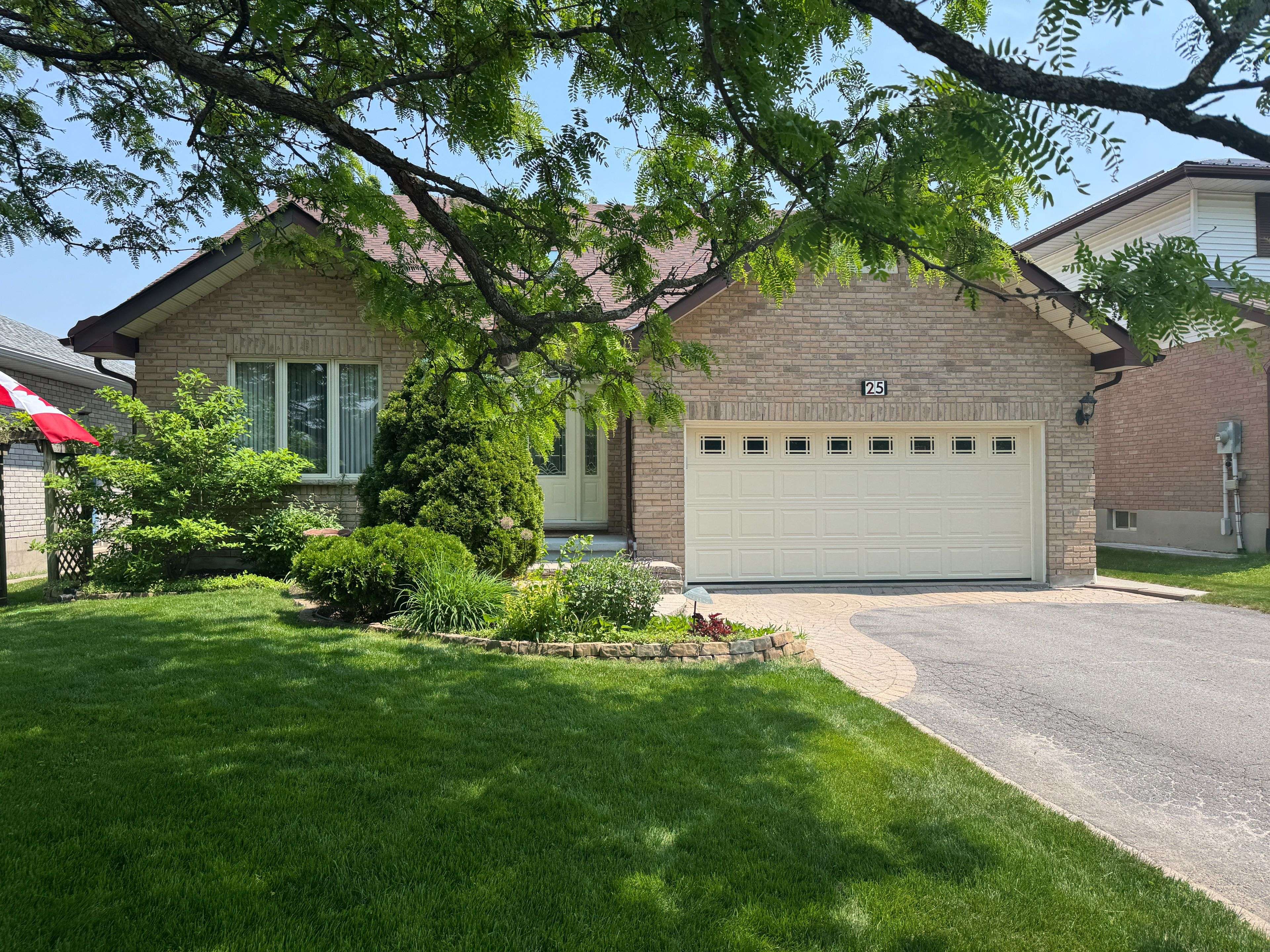 25 Dungannon DR, Belleville, ON K8P 5E7