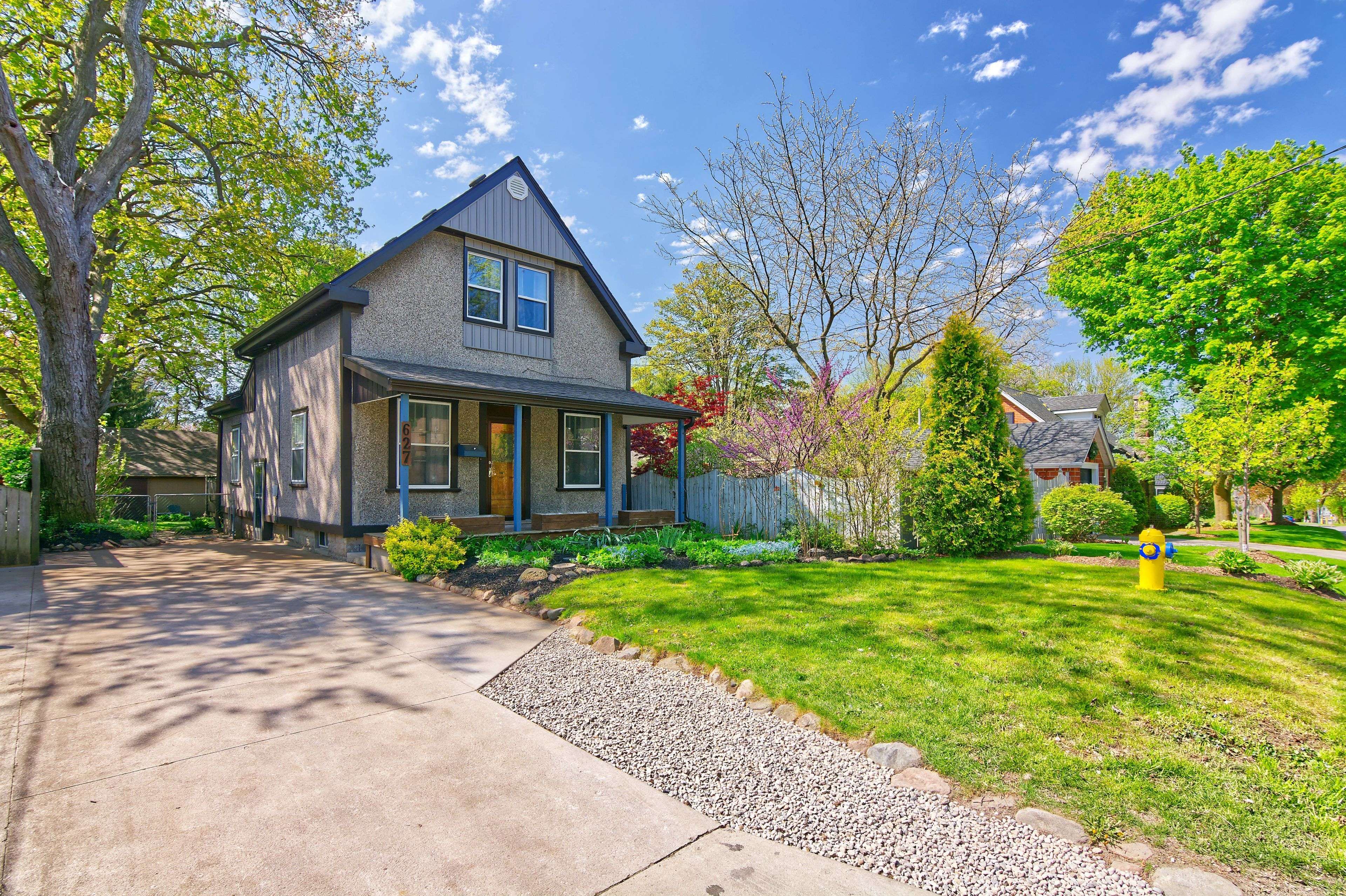 London East, ON N5Y 3P9,627 St James ST