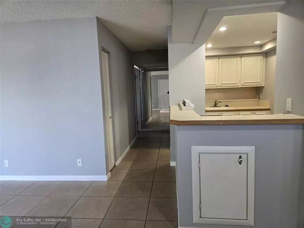 Palm Springs, FL 33406,1815 Fairview Villas Drive #3