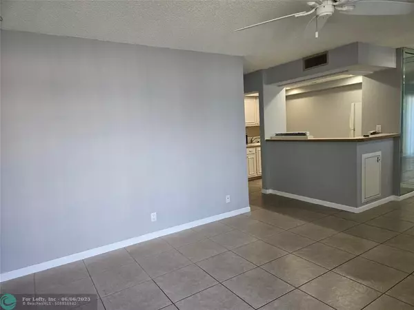 Palm Springs, FL 33406,1815 Fairview Villas Drive #3