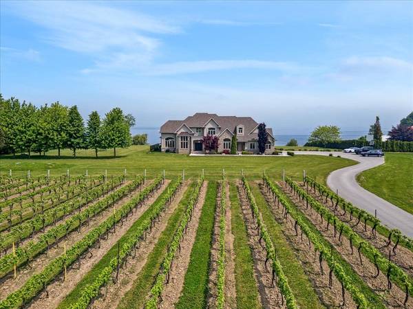 850 Lakeshore RD,  Niagara-on-the-lake,  ON L0S 1J0