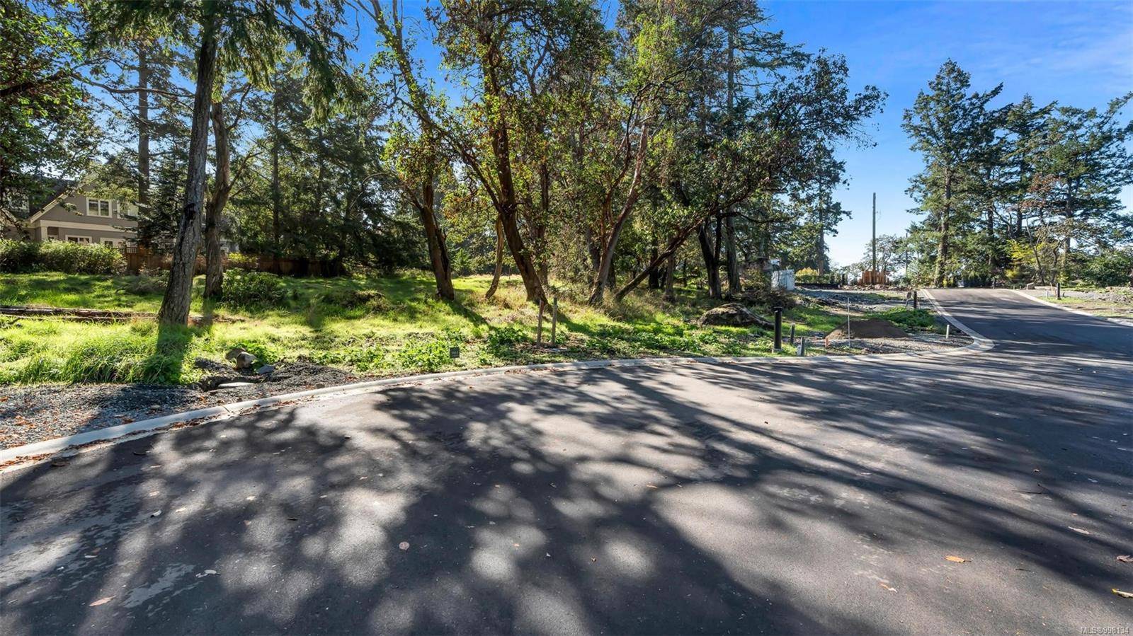 Saanich, BC V8N 4J8,3908 Woodlands Pl