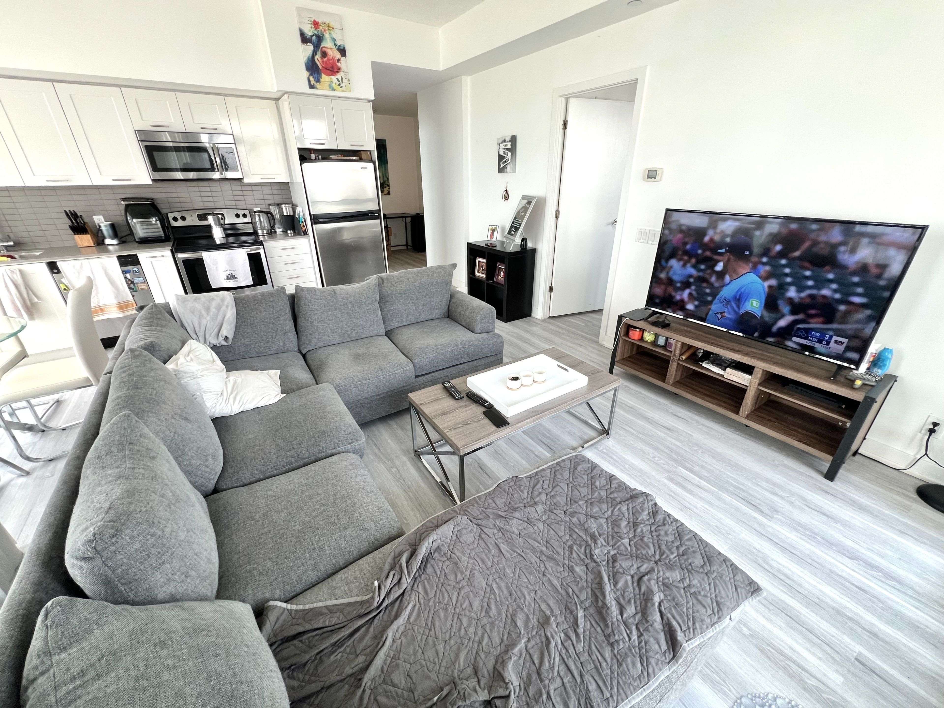 Toronto W06, ON M8V 1A4,2200 Lakeshore BLVD #2909