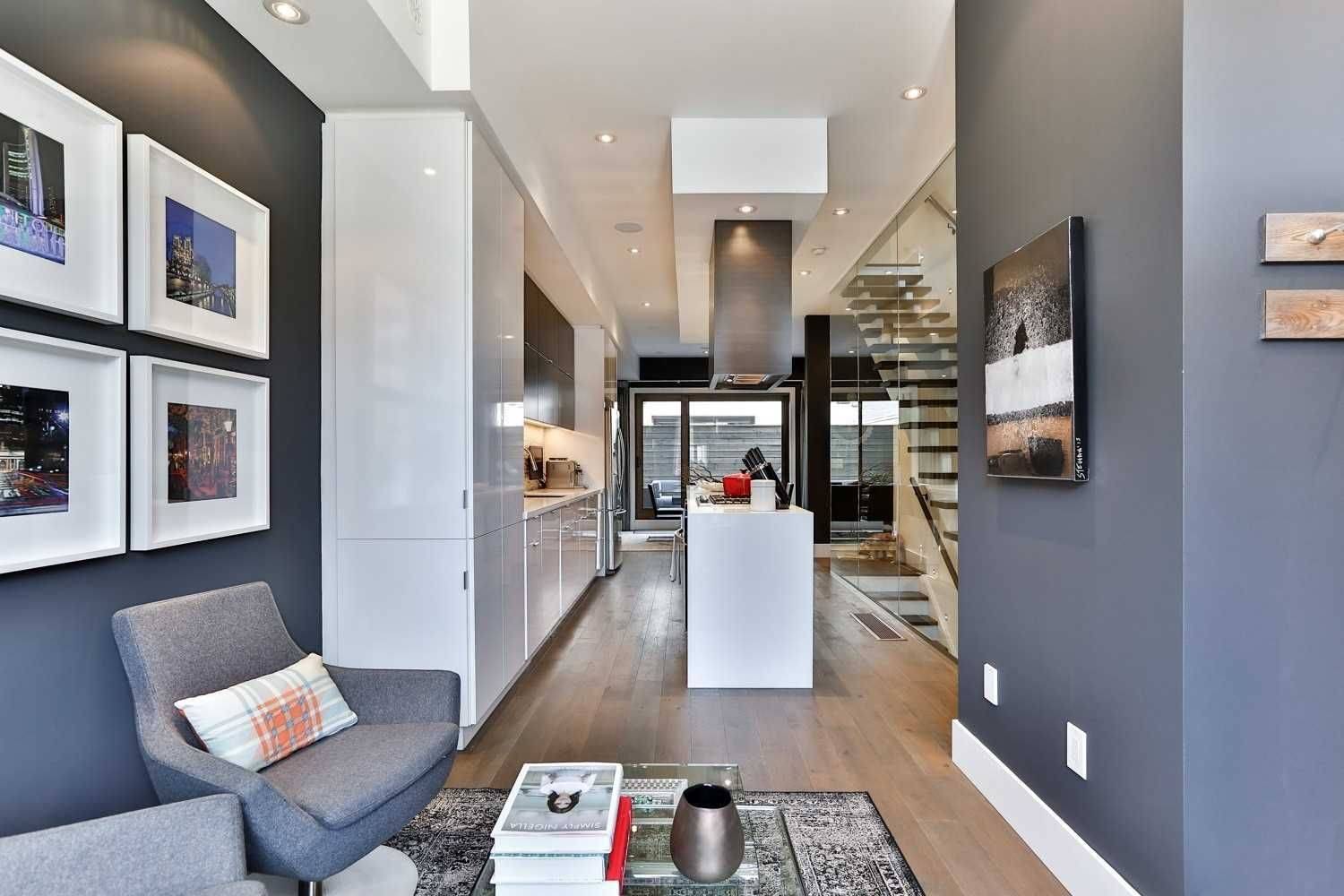 Toronto E03, ON M4K 2P9,837 Broadview AVE #6