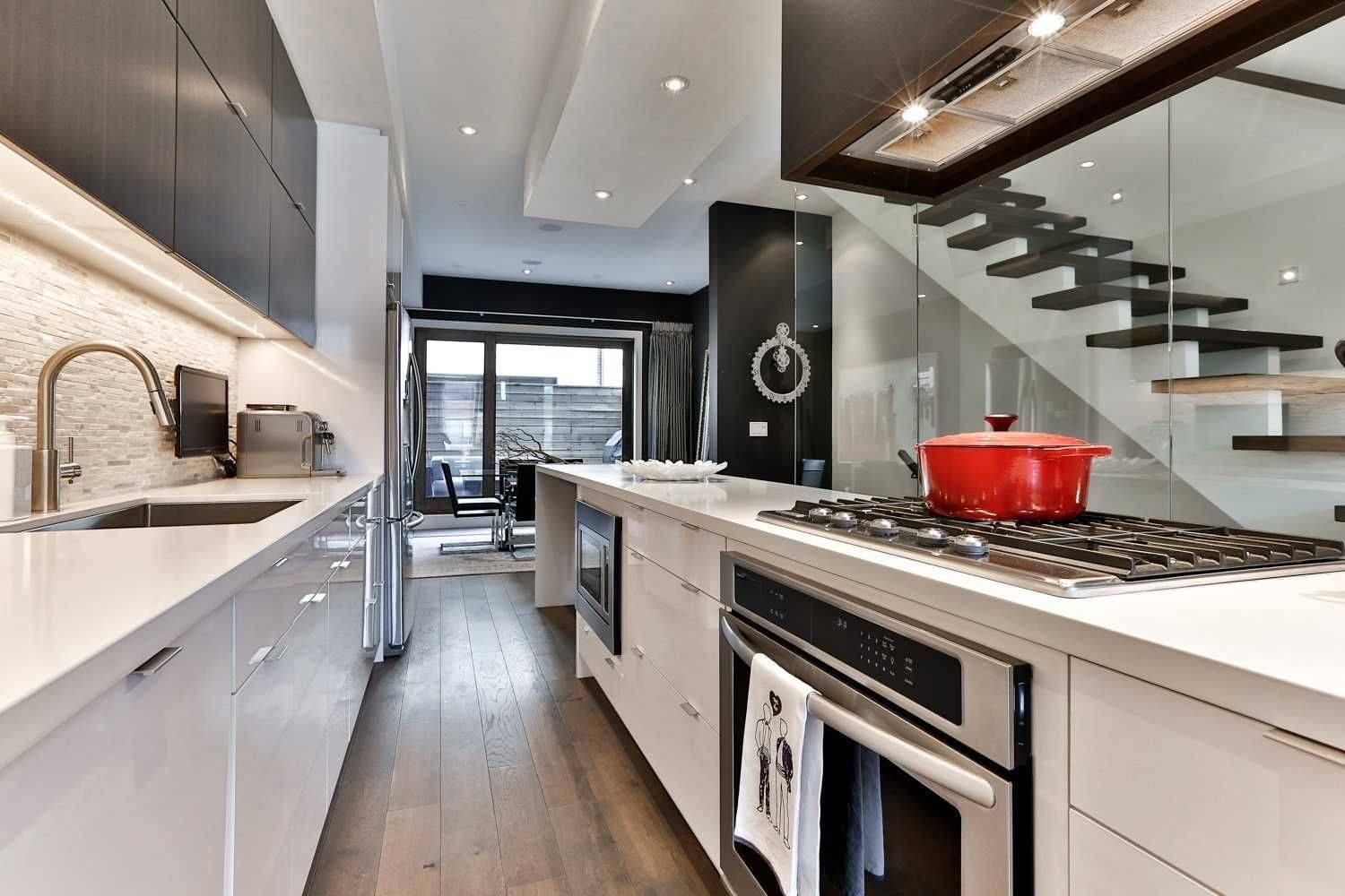 Toronto E03, ON M4K 2P9,837 Broadview AVE #6