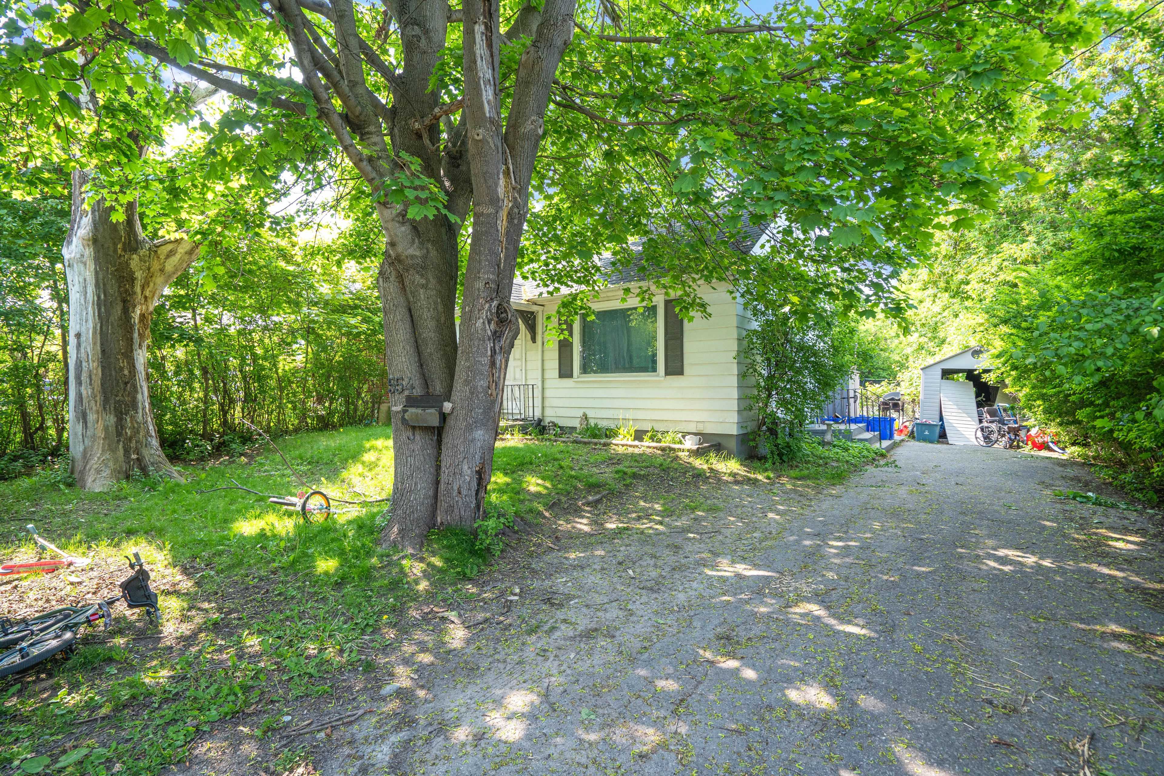 Oshawa, ON L1H 3N5,554 Veterans RD