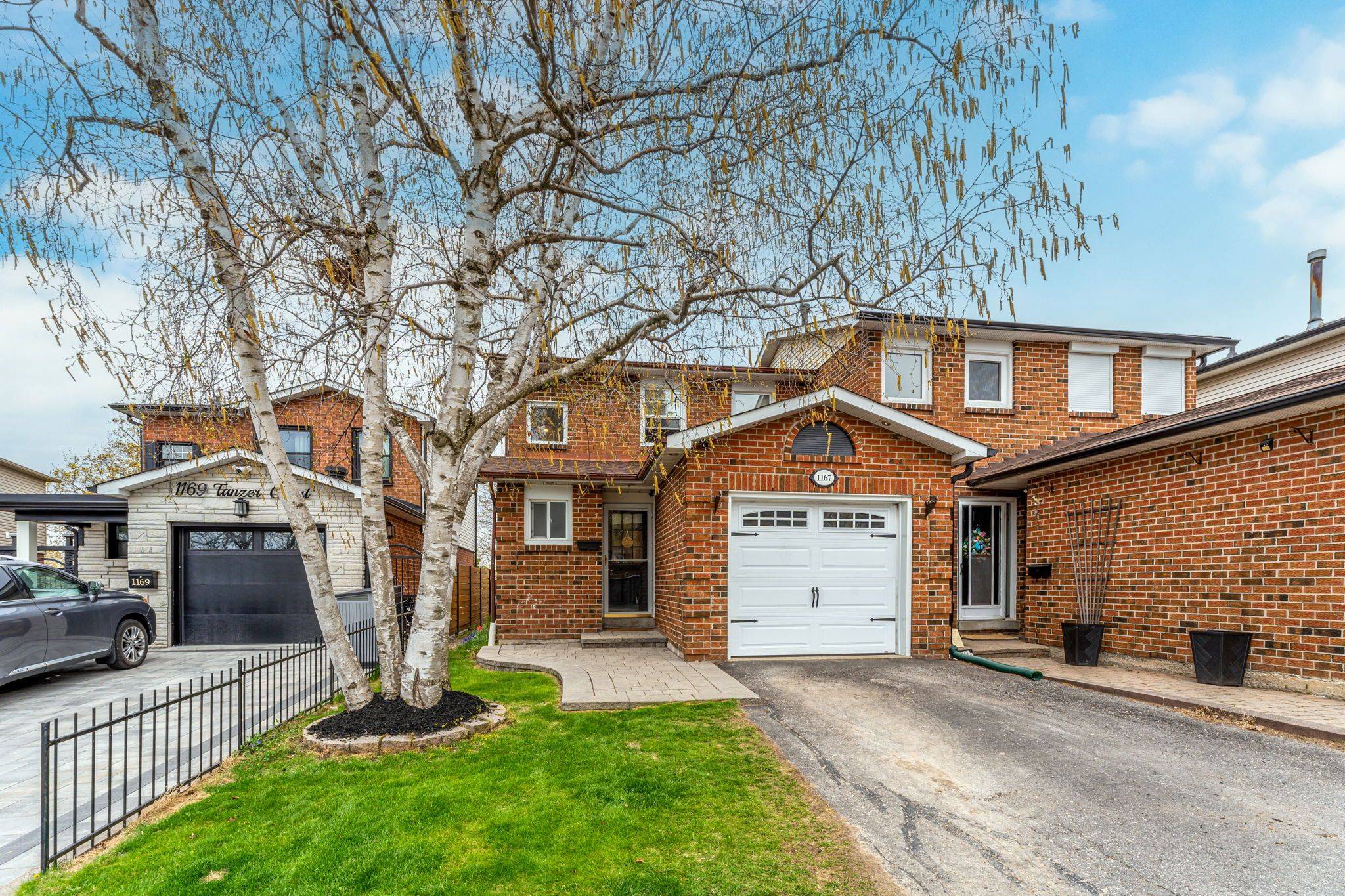 1167 Tanzer CT, Pickering, ON L1W 3S7