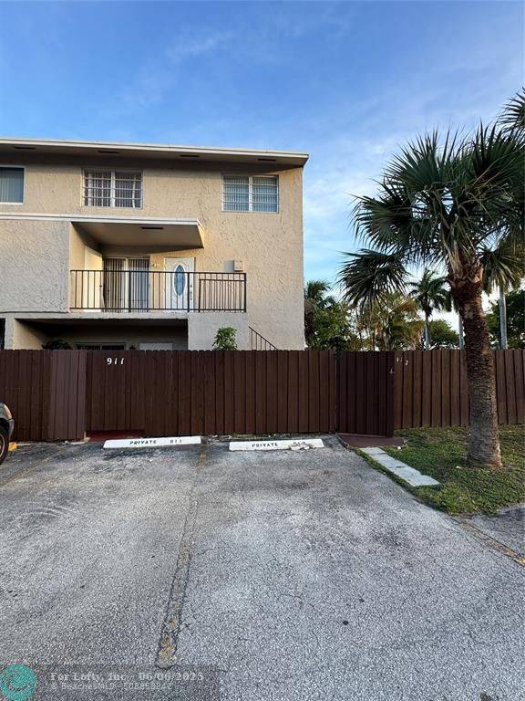 15690 SW 82nd Circle Ln, Miami, FL 33193