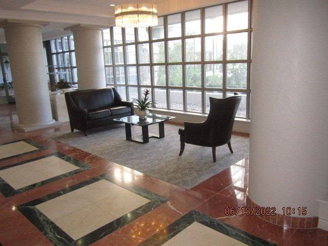 Vaughan, ON L4J 8G4,11 Townsgate DR #1008