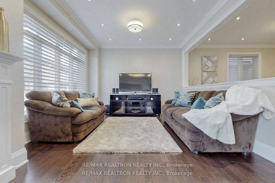 East Gwillimbury, ON L9R 0R6,138 Chessington AVE N