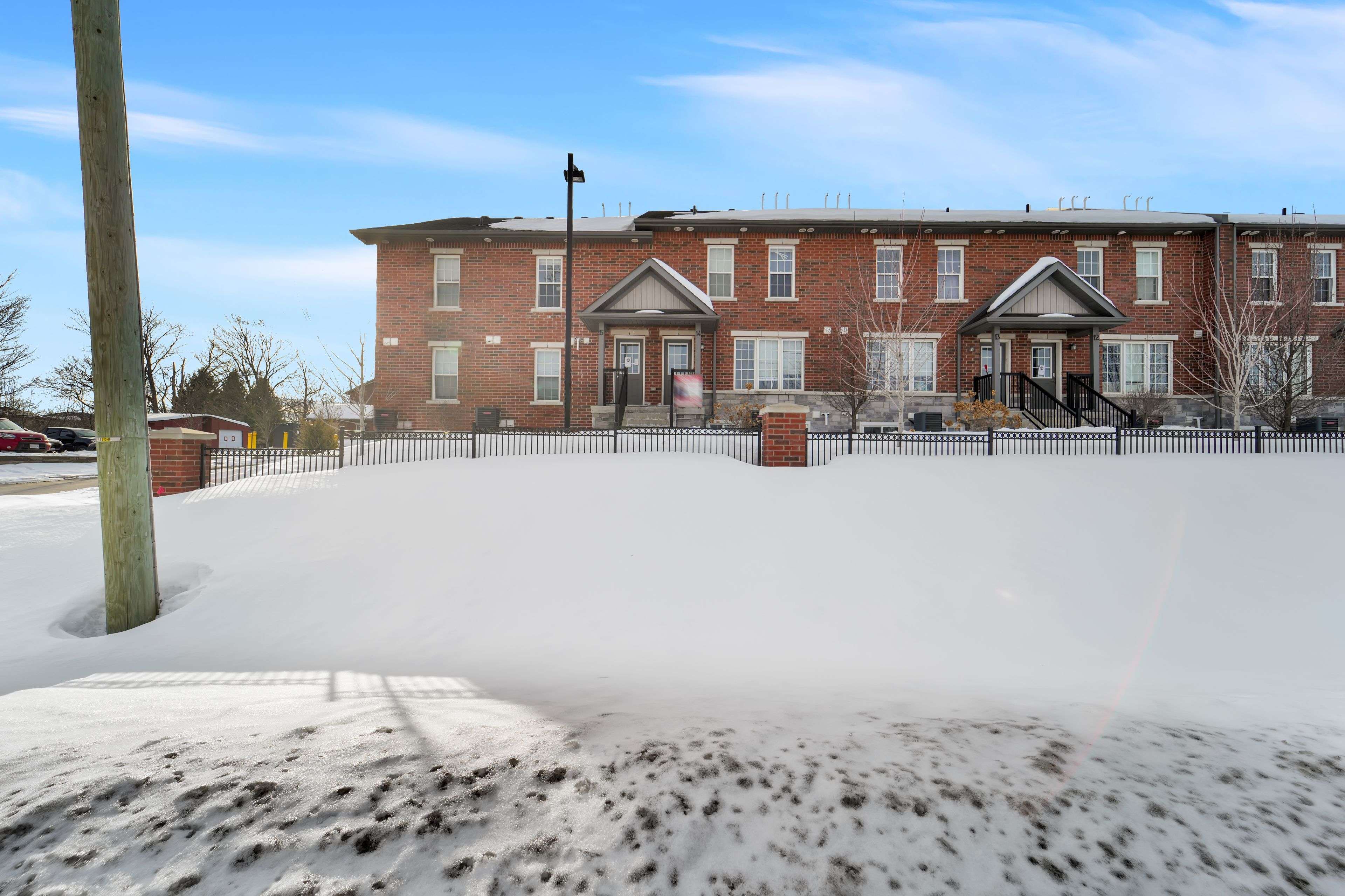 Barrie, ON L4M 7C2,252 Penetanguishene RD #14