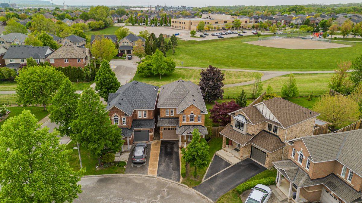 Burlington, ON L7L 6Y4,2282 Seton CRES