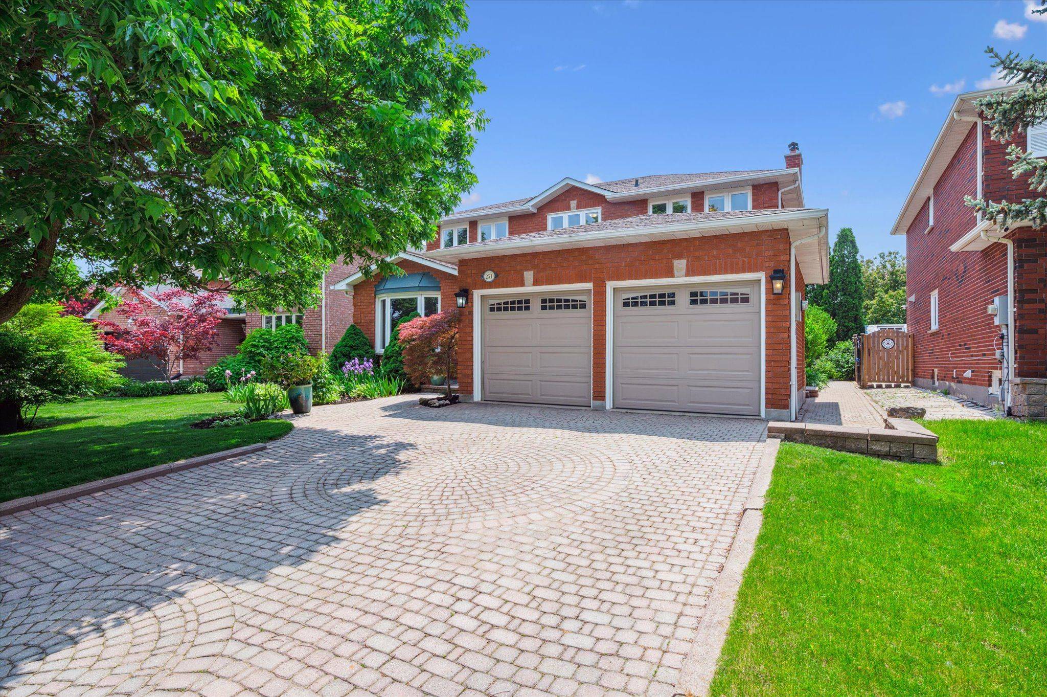 Oakville, ON L6H 4V3,251 Hickory CIR