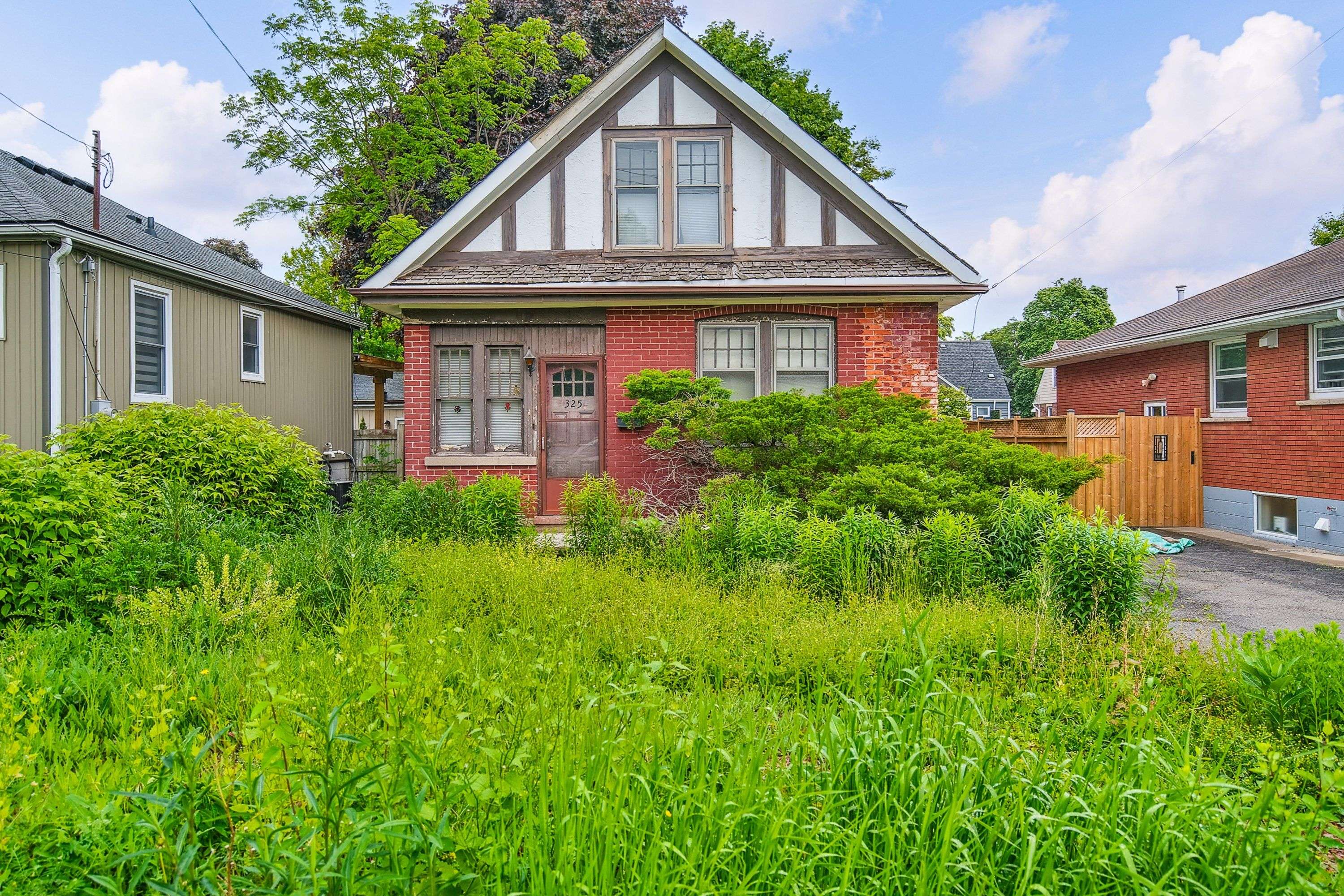 Hamilton, ON L9A 1L5,325 Queensdale AVE E