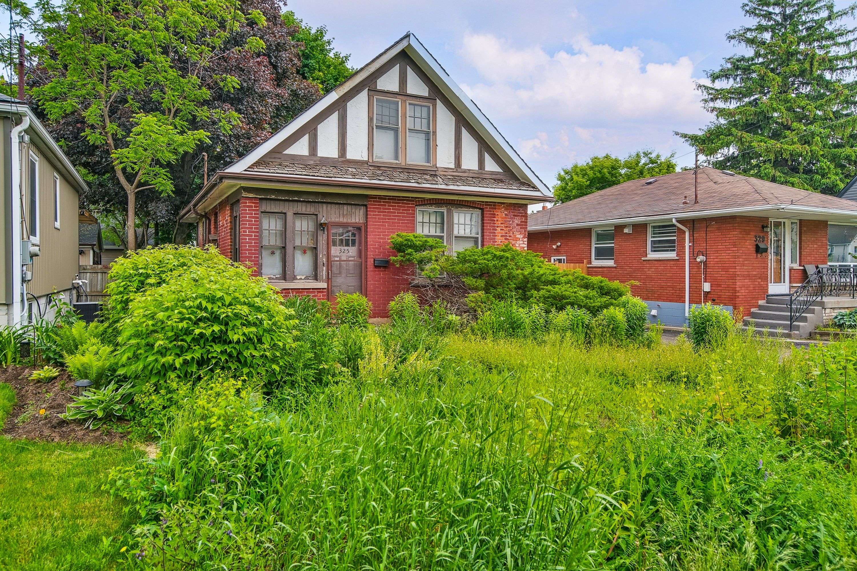 Hamilton, ON L9A 1L5,325 Queensdale AVE E