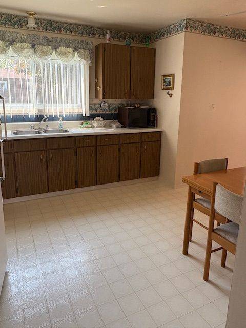 Prince Edward County, ON K0K 3L0,201 NILES ST ST E