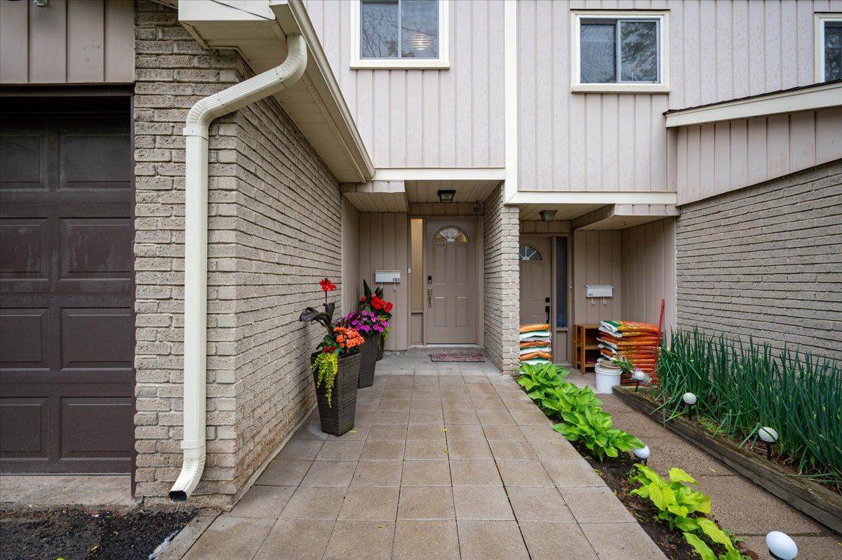 Kitchener, ON N2M 5E5,51 Paulander DR #101
