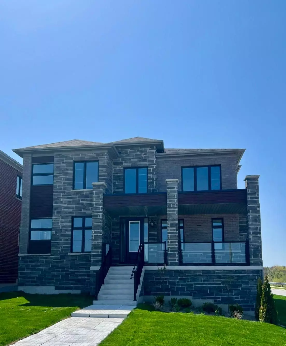 Bradford West Gwillimbury, ON L3Z 4M9,1 Rowe ST