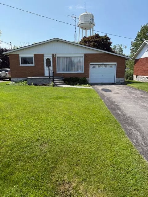 Prince Edward County, ON K0K 3L0,201 NILES ST ST E