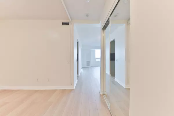 Toronto E09, ON M1P 5E4,83 Borough DR #815