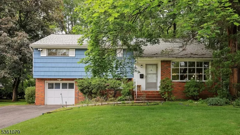 26 Collins Ave, Closter Boro, NJ 07624