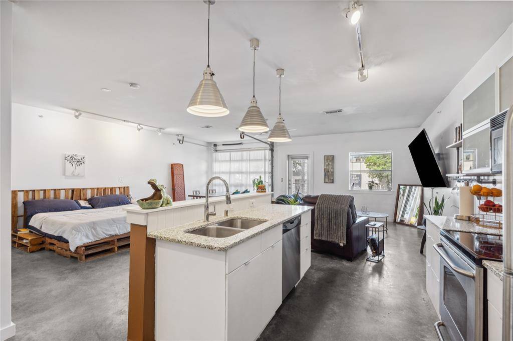 1111 S Akard Street #210, Dallas, TX 75215