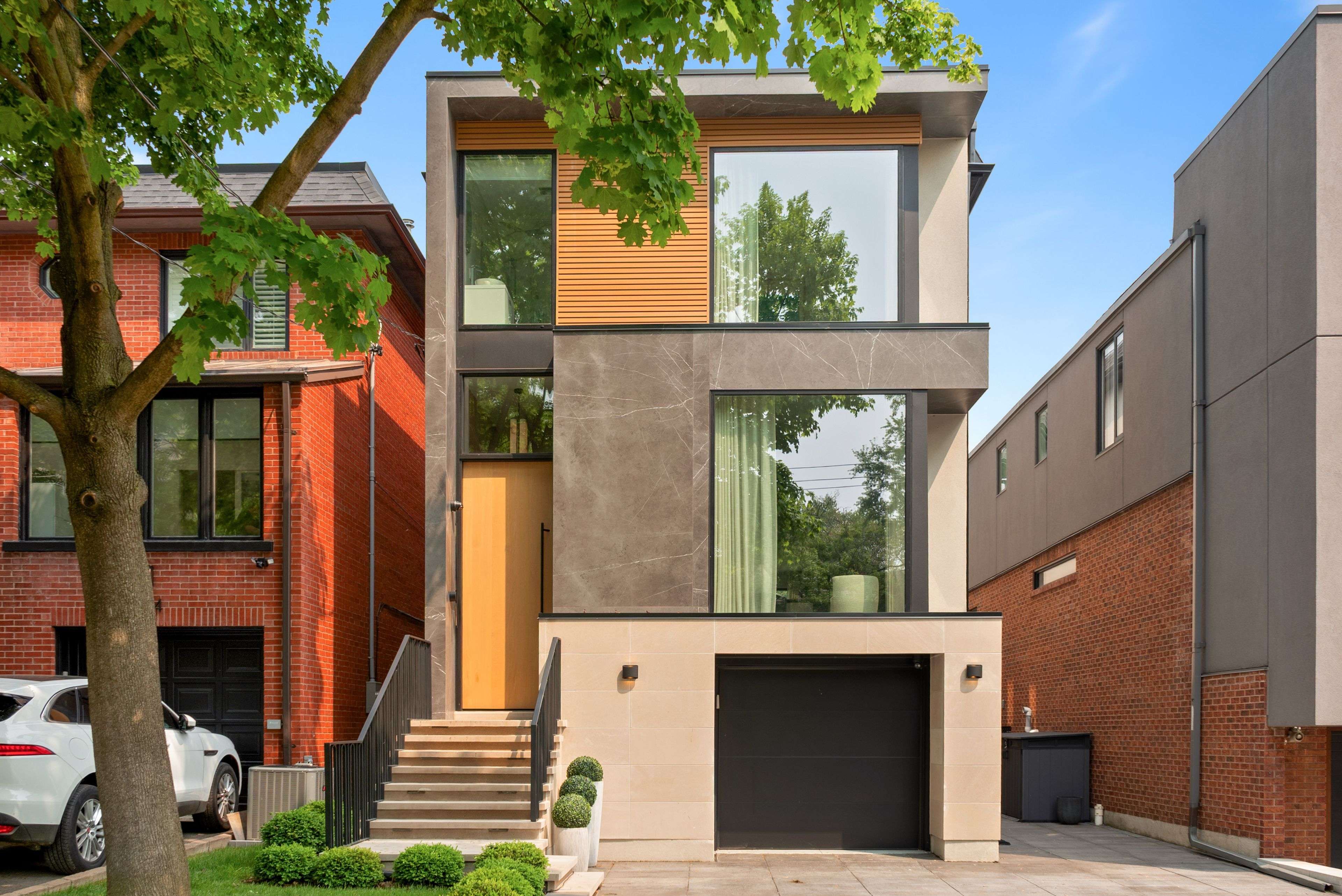 126 Sherwood AVE, Toronto C10, ON M4P 2A7
