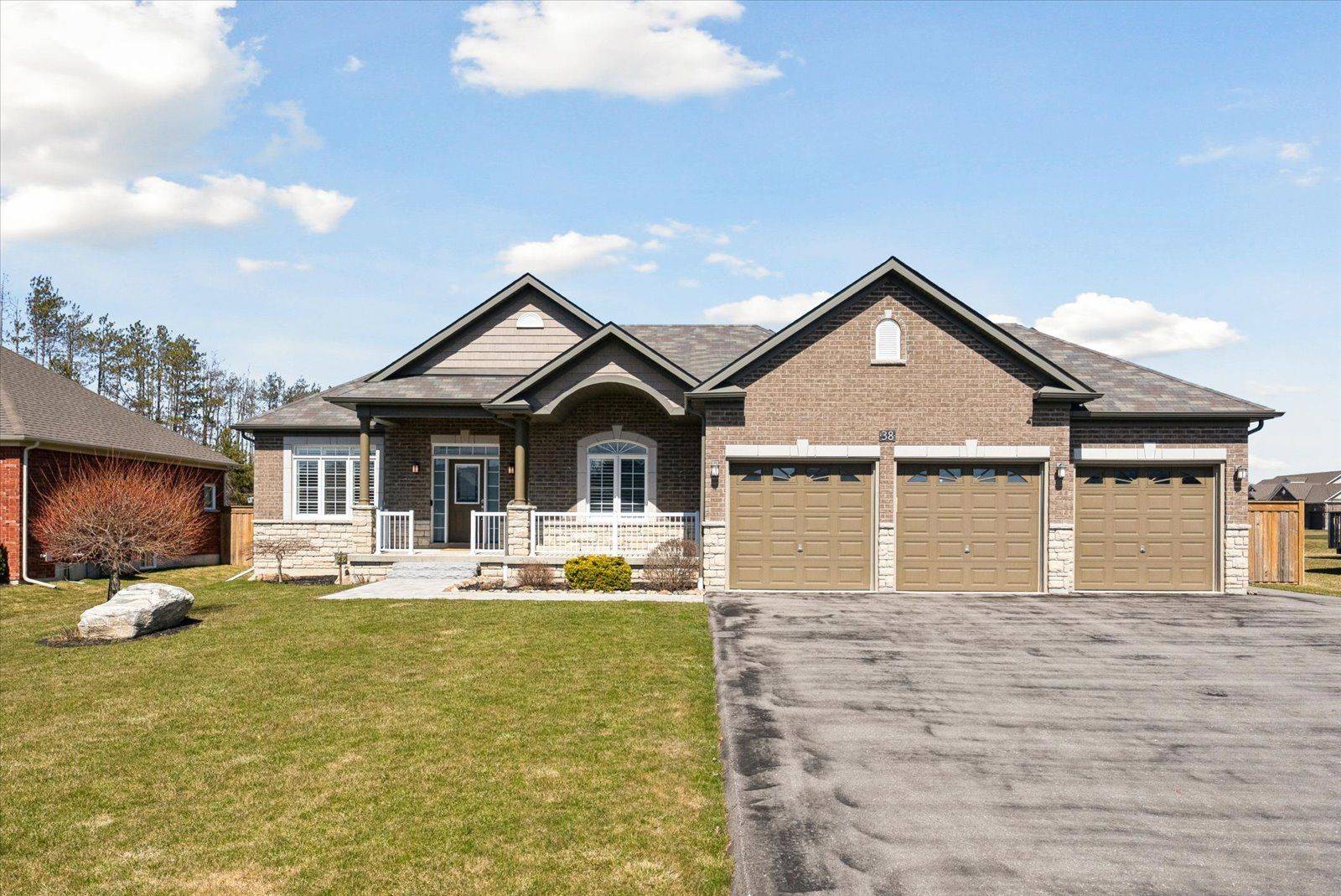 38 Charles Tilley CRES, Clarington, ON L0A 1J0