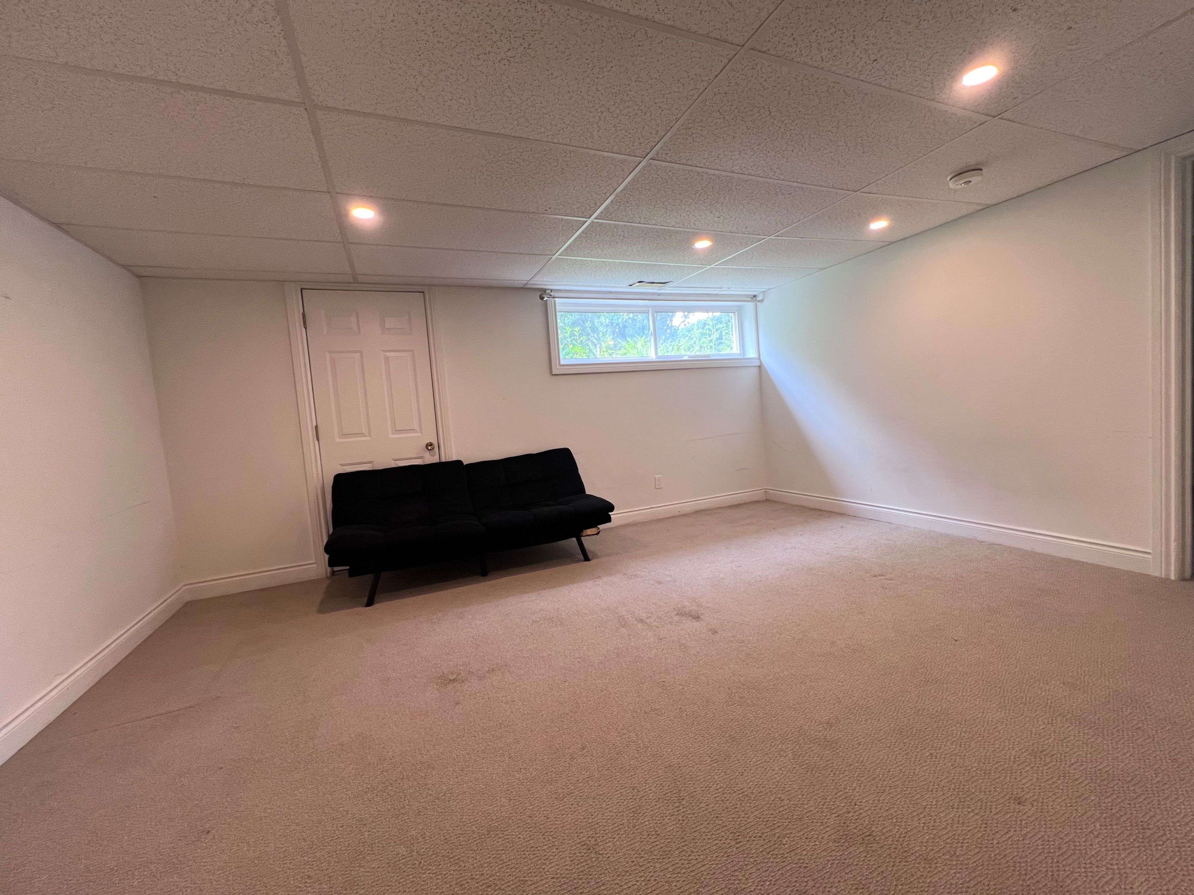 Milton, ON L9T 1X5,242 Kings Court CRES #Unit 2