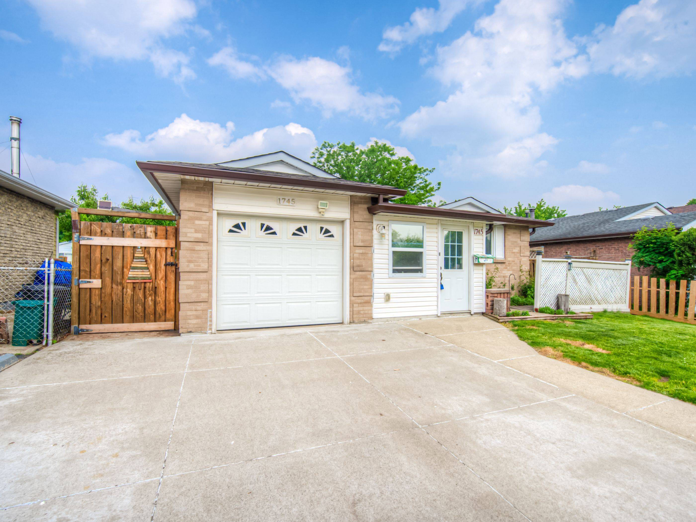1745 Briarwood DR, Cambridge, ON N3H 5A6