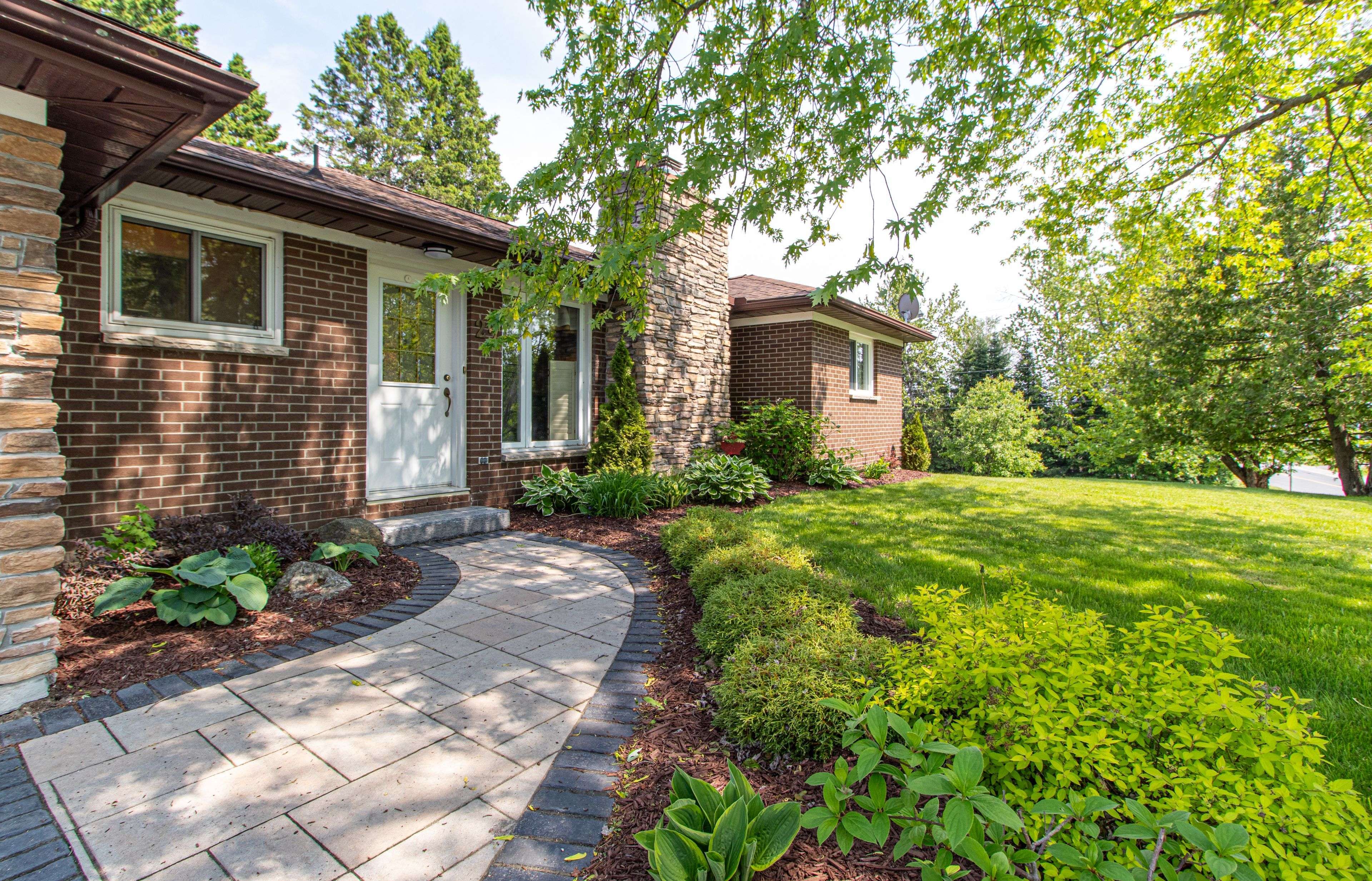 Sundridge, ON P0A 1Z0,27 Paget ST