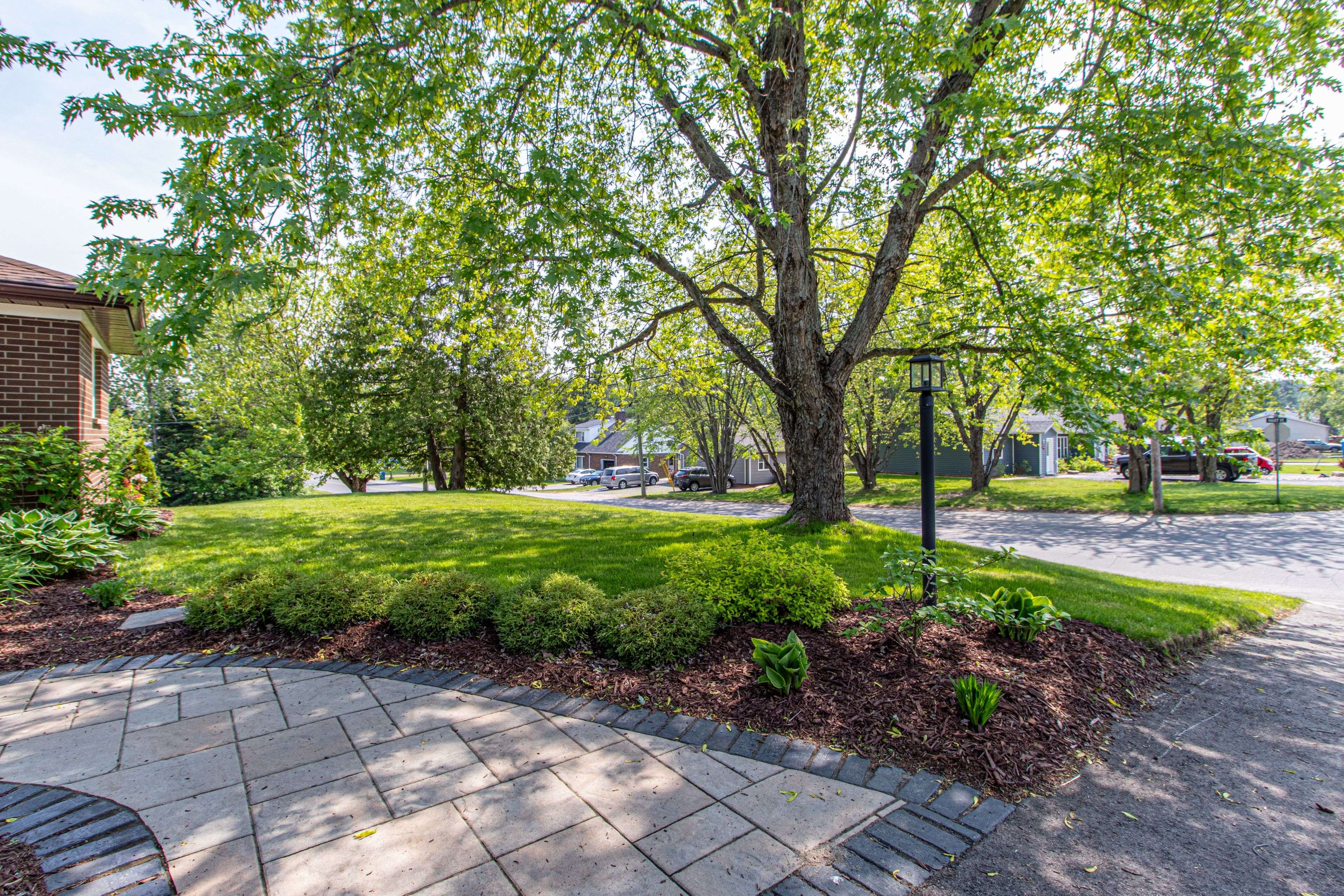 Sundridge, ON P0A 1Z0,27 Paget ST