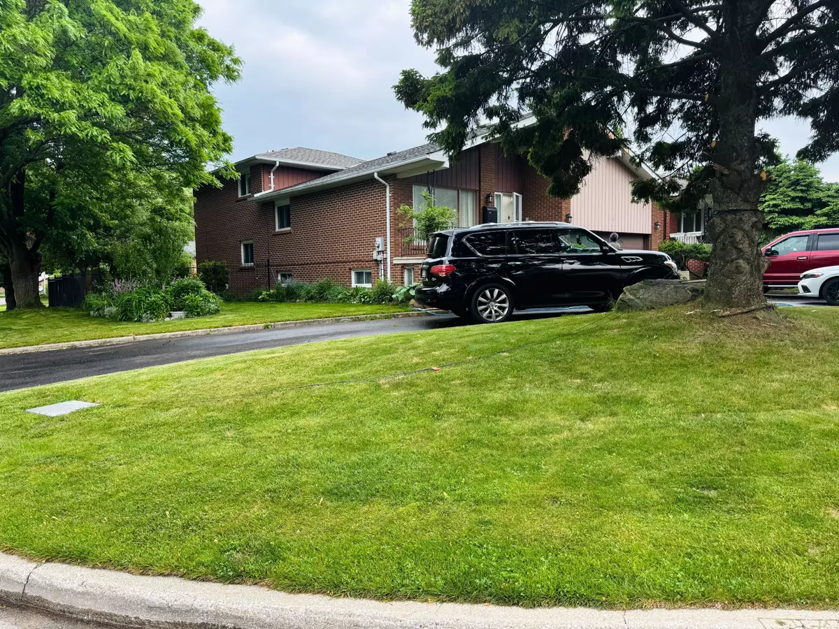 Brampton, ON L6S 2Z4,15 Maidstone CRES