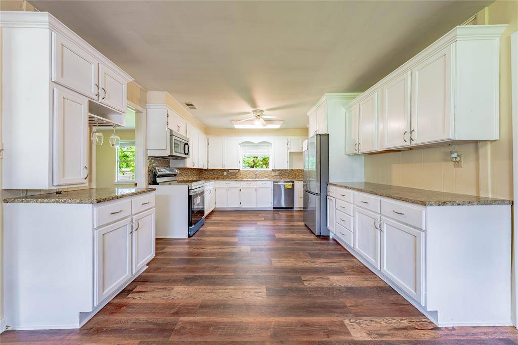 Mabank, TX 75147,522 E Kempner Street