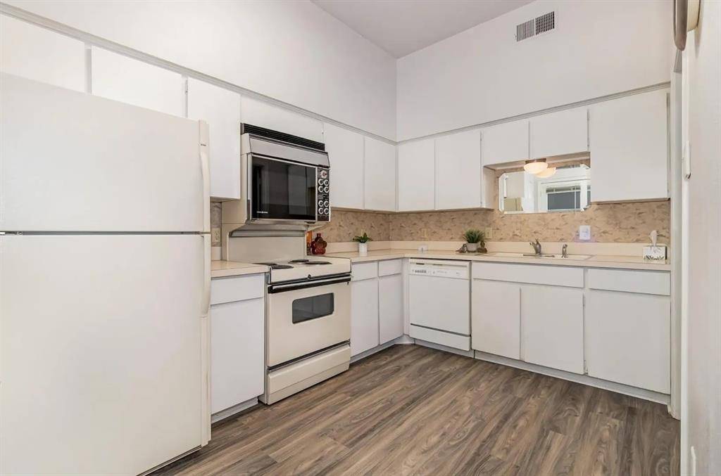 Dallas, TX 75230,10416 High Hollows #233