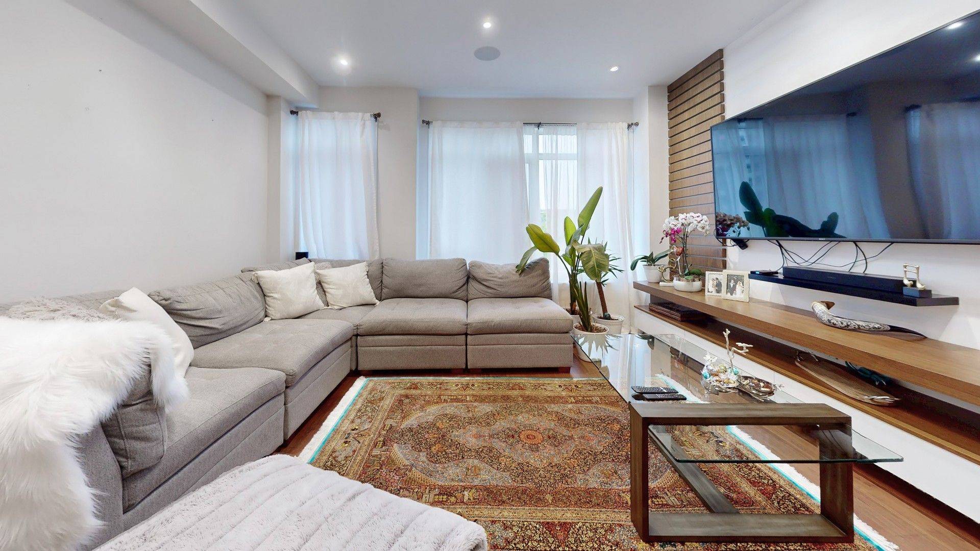 Vaughan, ON L6A 4Z2,215 Salterton CIR