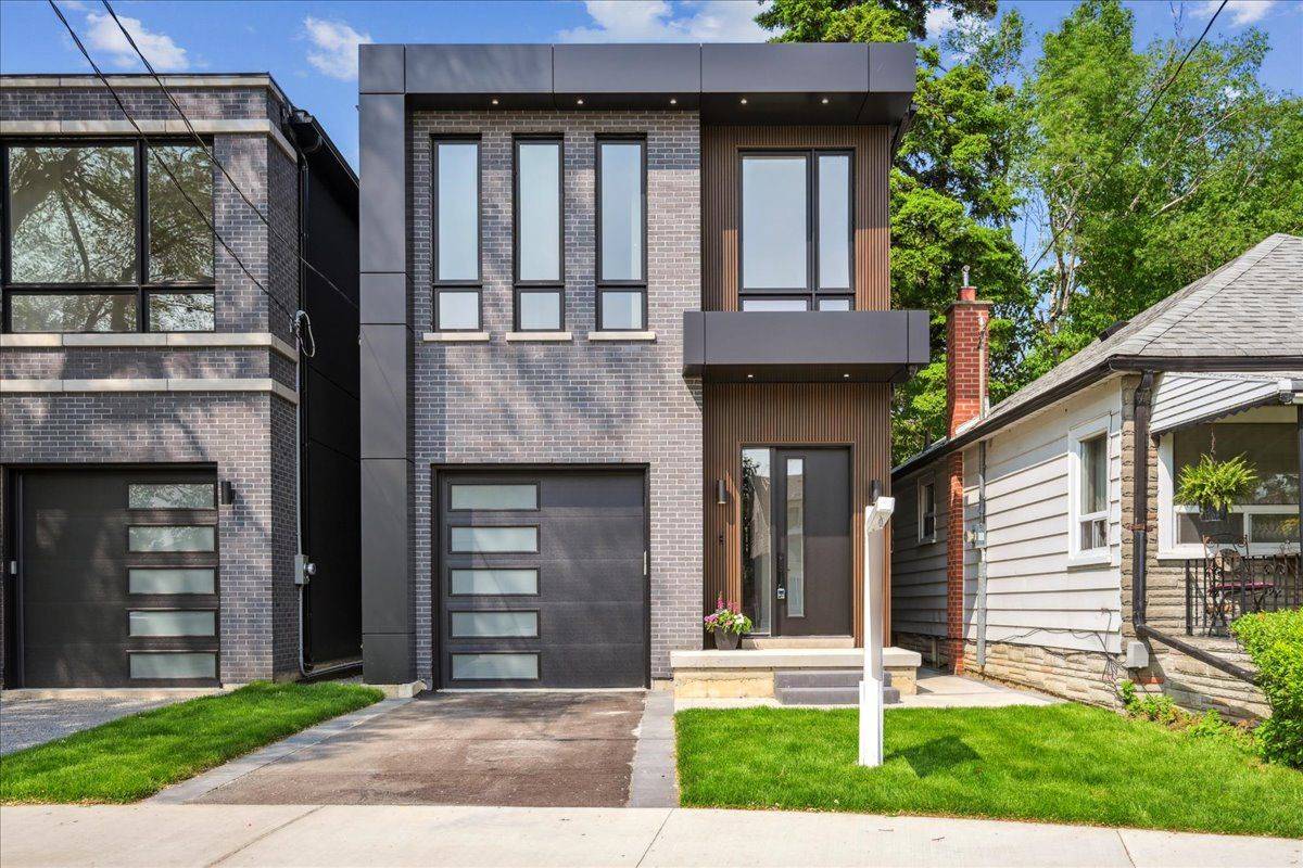 12B Foch AVE, Toronto W06, ON M8W 3X1